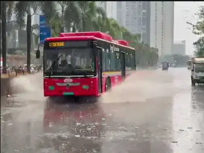 Heavy rain lashes Mumbai; IMD issues orange alert, Andheri Subway shut due to waterlogging