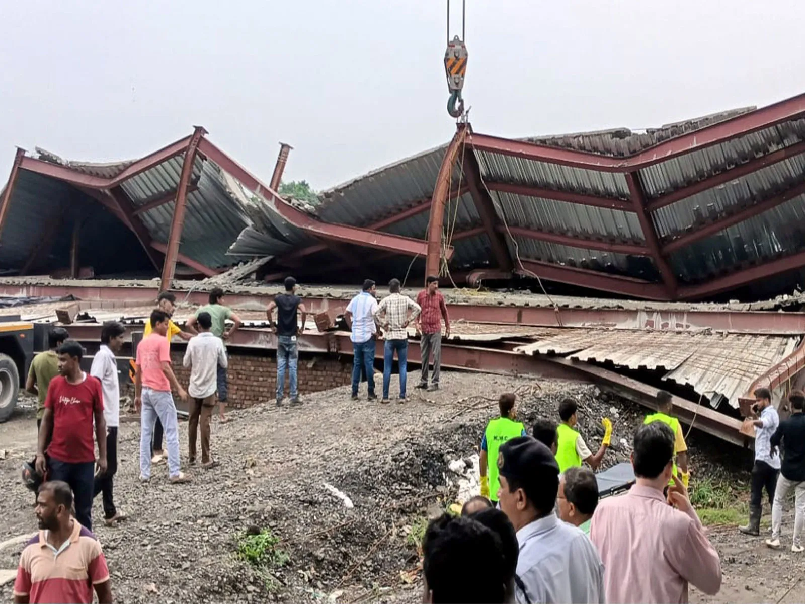 Death toll rises to 11 in Kolkata's Taratala godown collapse, 5 arrested
