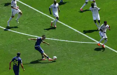 Bosnia knocks Qatar out of World Cup behind record-breaking teen performance