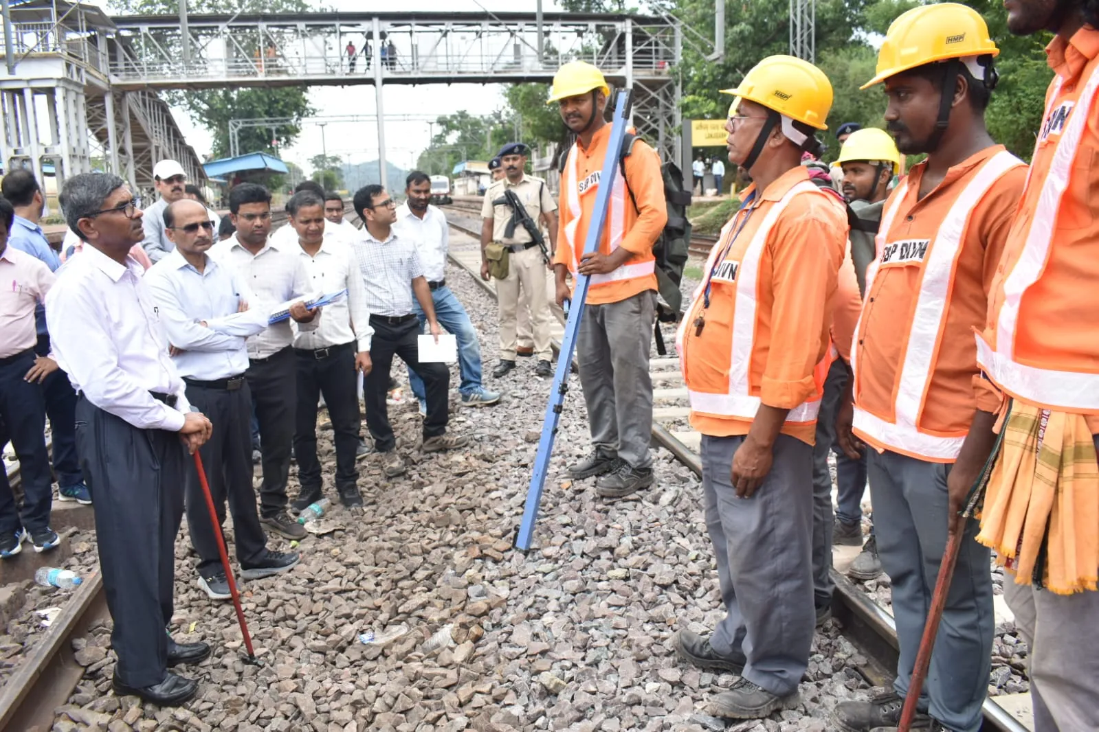 Odisha: ECoR General Manager inspects Titlagarh-Muniguda Section, directs timely completion of rail infra projects  
