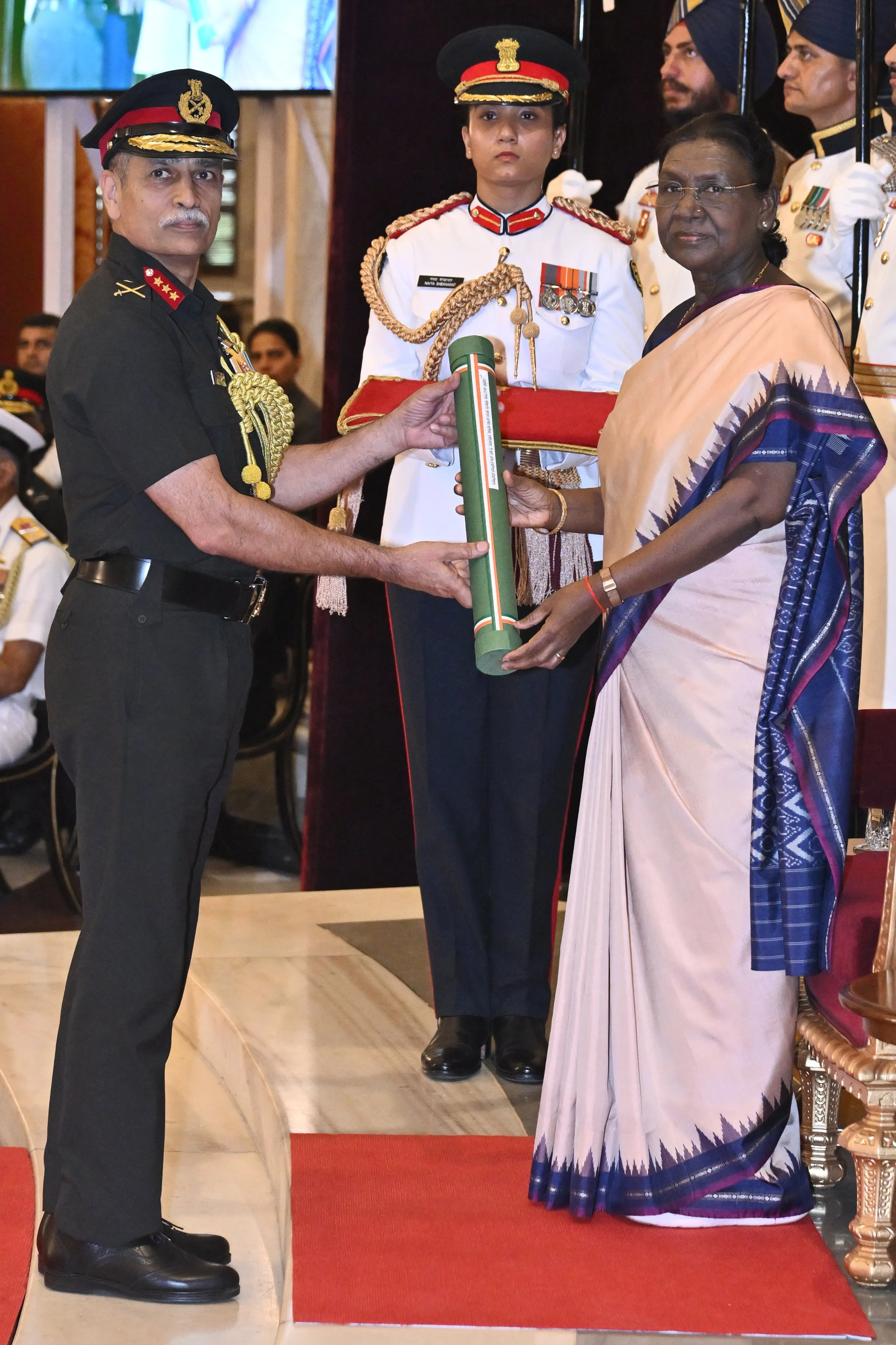 President confers top military awards at 2nd phase of Defence Investiture Ceremony
