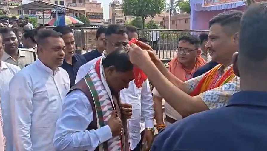 Snana Yatra: CM Mohan Majhi offers prayers at Snana Bedi, seeks global welfare