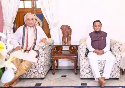 Odisha CM meets Gajapati Maharaj in Puri, discusses Rath Yatra preparations