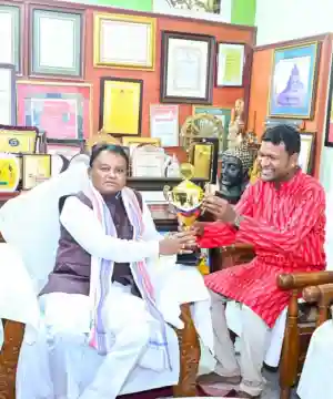 Odisha CM visits sand artist Sudarsan Pattnaik's residence on Deva Snana Purnima