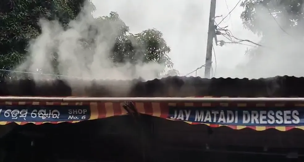 Major fire guts over 10 shops at Bhubaneswar's Unit-II Market Building