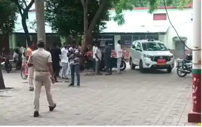 Odisha: Man’s hung body found inside Kendrapara Collectorate