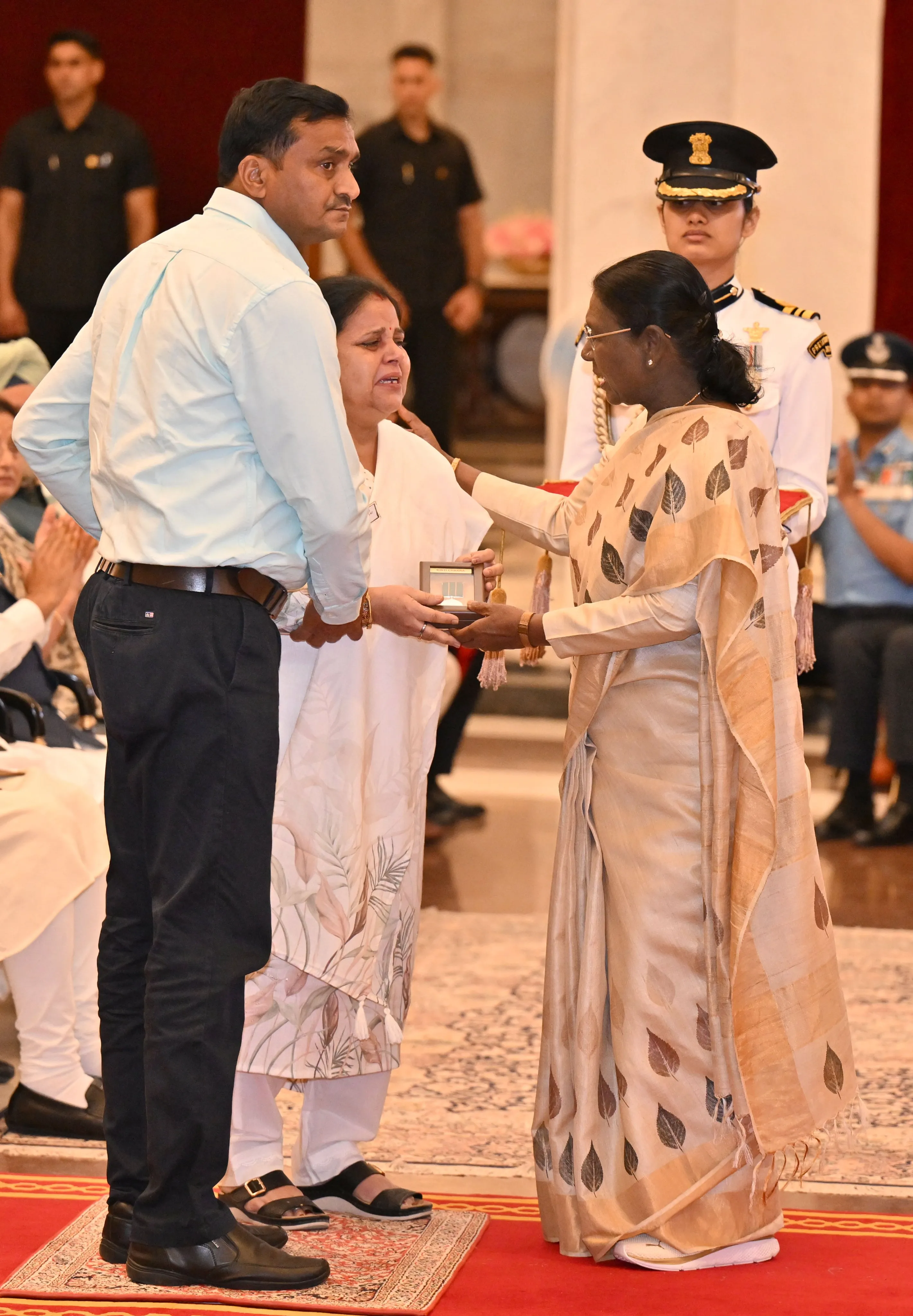 President confers 51 gallantry awards at Defence Investiture Ceremony