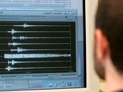 Powerful earthquake of magnitude 7.7 strikes Philippines