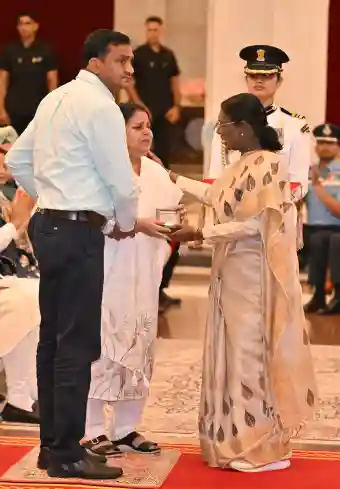 President confers 51 gallantry awards at Defence Investiture Ceremony
