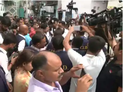 CID Team Visits Mamata Banerjee’s Kolkata Residence Amid Signature Forgery Probe