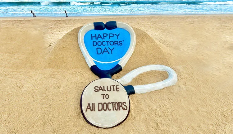 Sudarsan Pattnaik honours doctors with special sand art on National Doctors' Day

