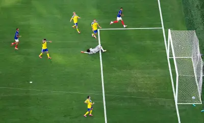 Kylian Mbappe strikes twice to dominate Sweden and secure World Cup knockout stage advance