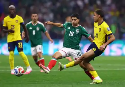 Mexico beats Ecuador 2-0