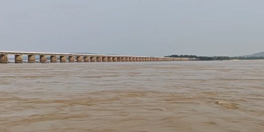 Hirakud’s first floodwaters reach Mundali

