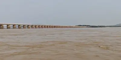 Hirakud’s first floodwaters reach Mundali