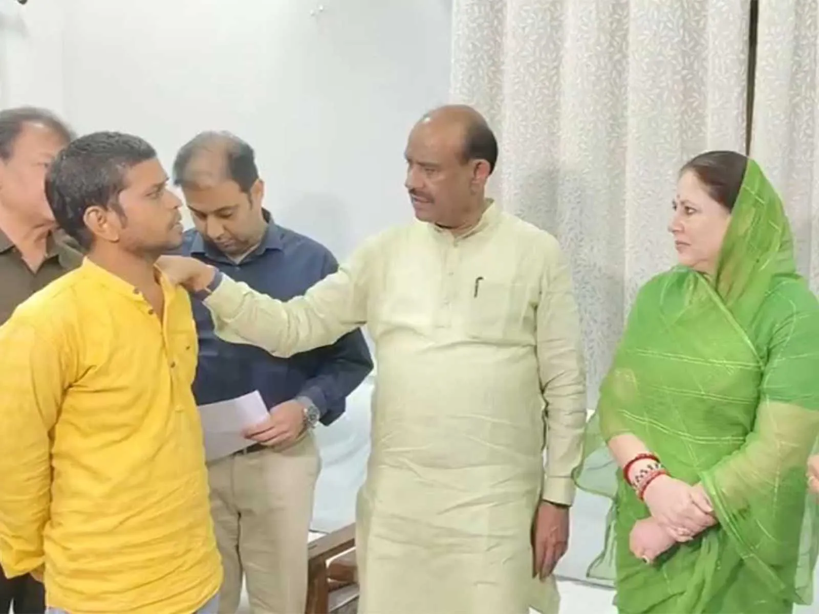 Om Birla hands over Rs 5 lakh cheques to families of women who died during treatment in hospital
