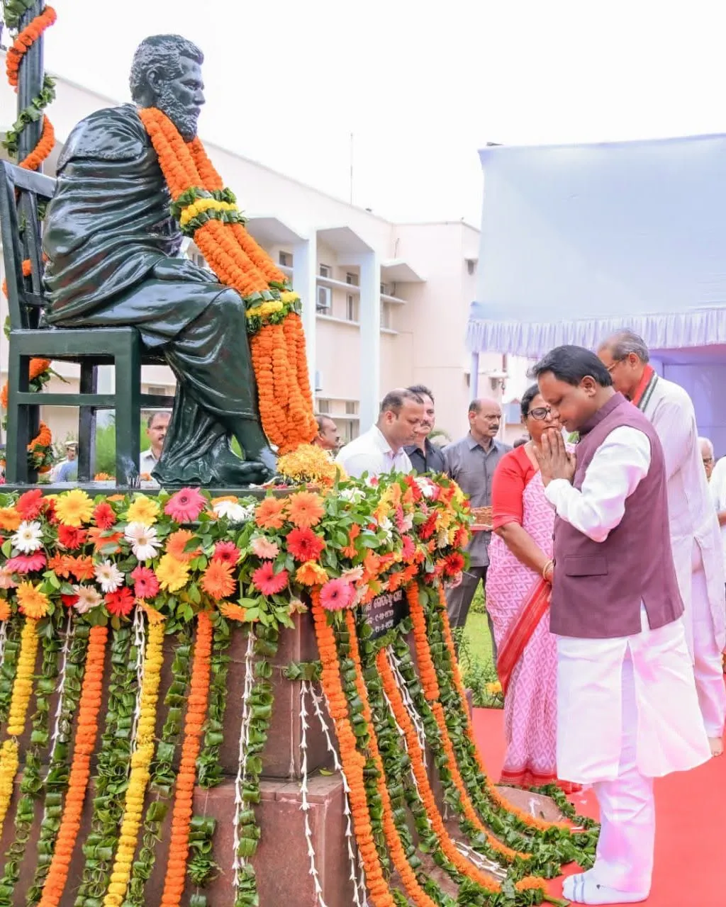 CM Mohan Charan Majhi pays tribute to Utkalmani Gopabandhu Das on 98th death anniversary