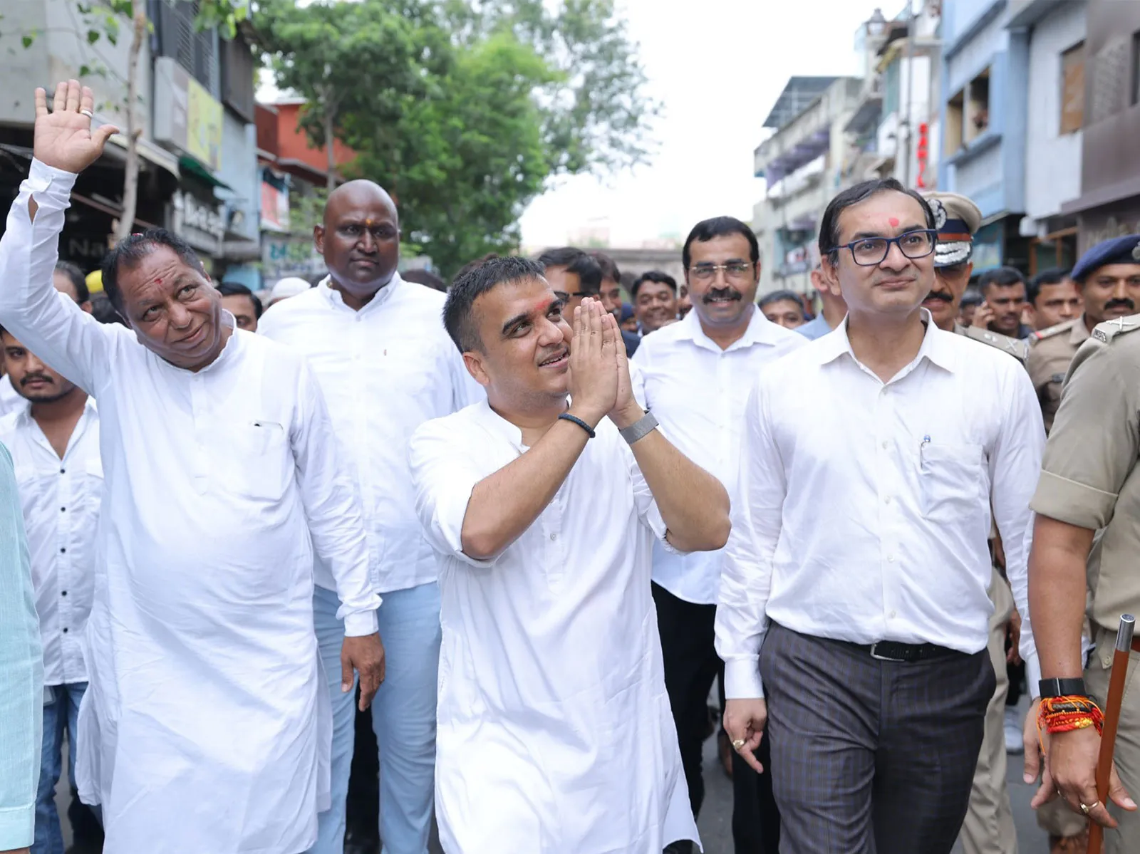 Rath Yatra: Gujarat Deputy CM hoists temple flag; offers prayers to Lord Jagannath 