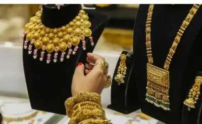 Gold drops Rs 700, silver plunges Rs 8,900 in New Delhi
