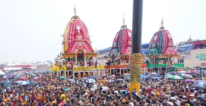 Rath Yatra 2026: Pahandi ritual ends, Lord Jagannath and siblings ascend their chariots