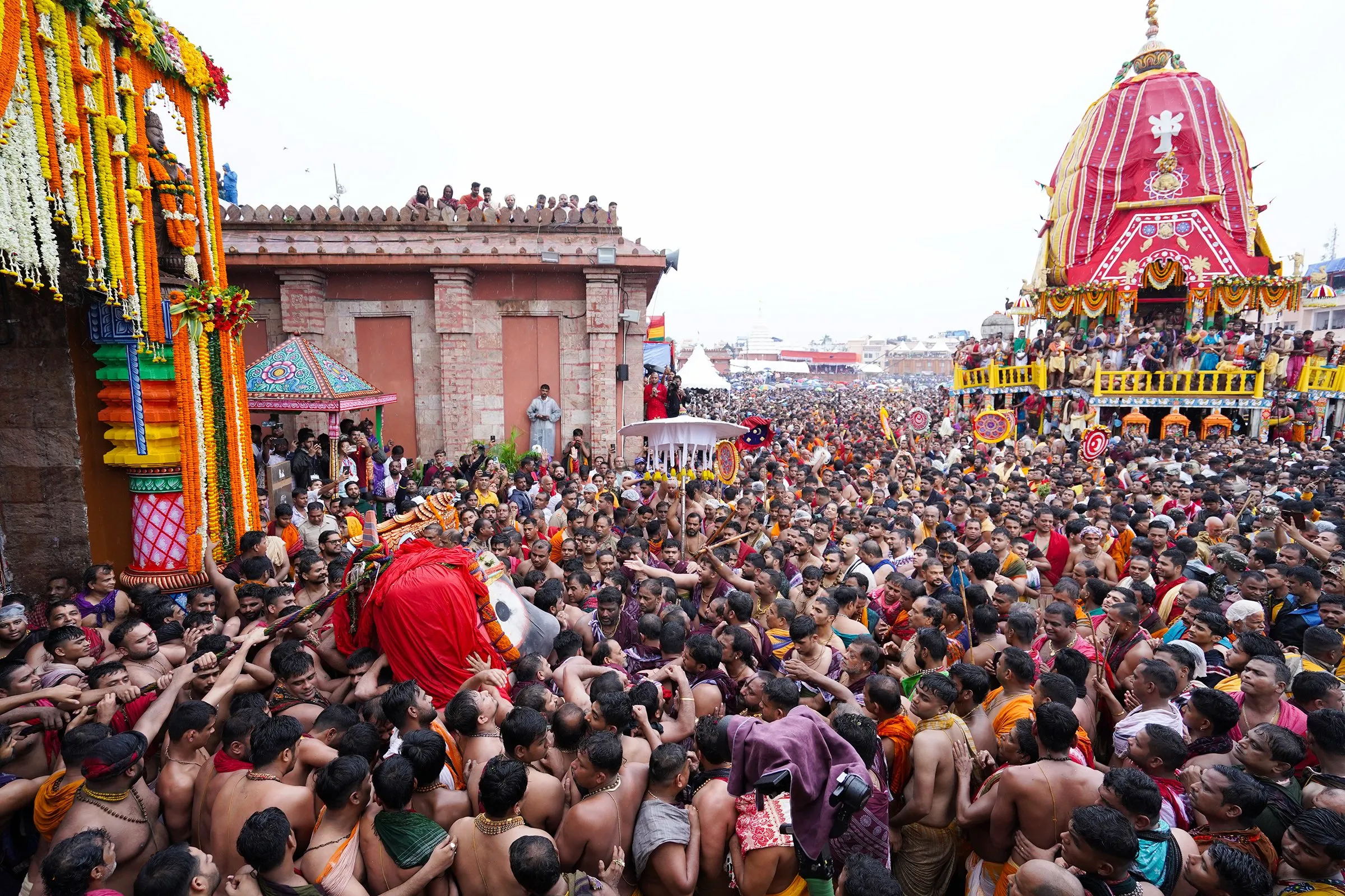 Odisha Fire Services rescue nearly 100 devotees from crowd congestion during Puri Rath Yatra