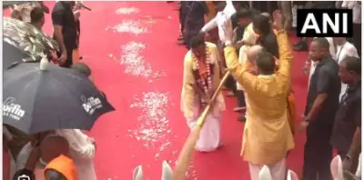 West Bengal CM Suvendu Adhikari Performs 'Chhera Pahanra' at Kolkata's 55th ISKCON Rath Yatra