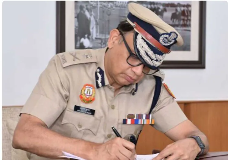Delhi Police Chief Warns Against Corruption in First Meeting with Senior Officers