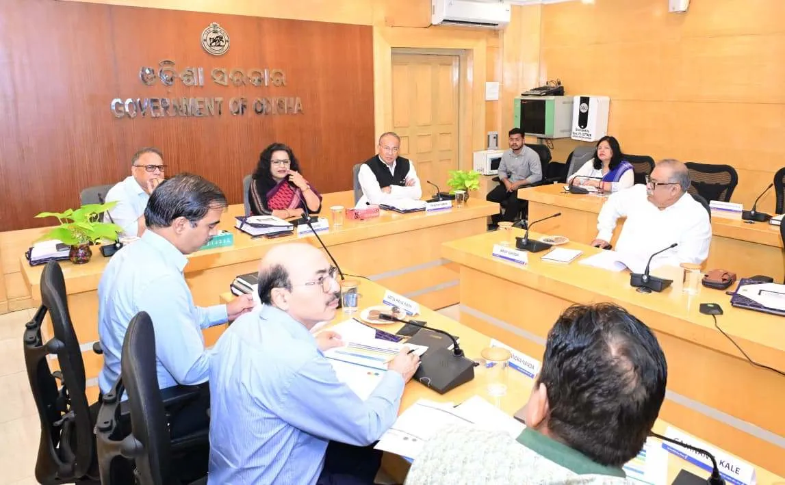Odisha: CS reviews performance of DISCOMs
