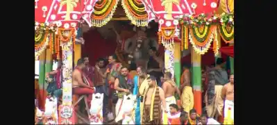 Servitors allegedly violate Rath Yatra rules; take photos and videos on Chariots