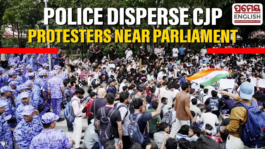 Police use mild force to disperse CJP protestors as they attempt to march to Parliament