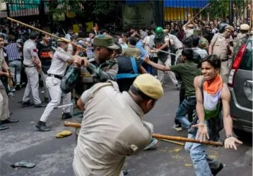 Delhi HC Seeks Centre, Police Reply on PILs Alleging Excessive Force During CJP Protest