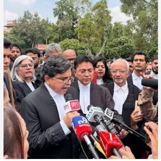 Supreme Court Lawyers Recite Preamble, Express Solidarity With Protesting Students
