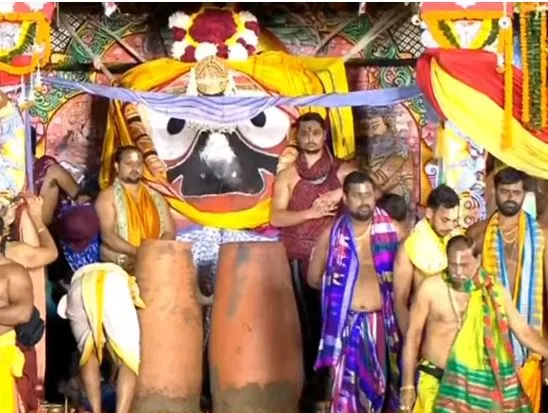 ‘Adhar Pana’ Ritual Performed on Chariots Ahead of Lord Jagannath’s Niladri Bije