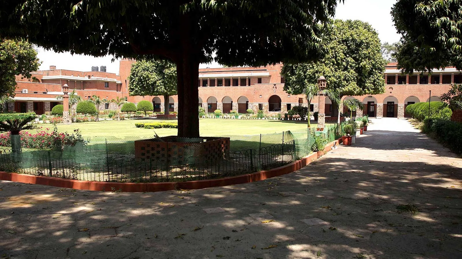St Stephen's College bans shorts in classrooms and library under updated campus regulations
