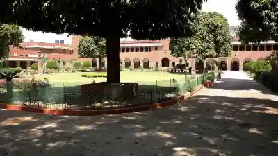 St Stephen's College bans shorts in classrooms and library under updated campus regulations