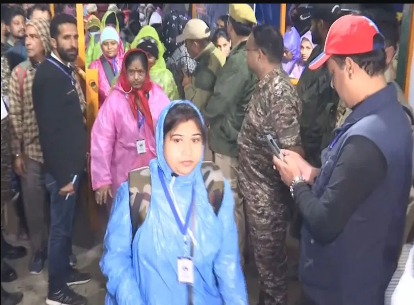 Amarnath Yatra 2026: First batch of pilgrims departs from Baltal and Pahalgam base camps amid tight security