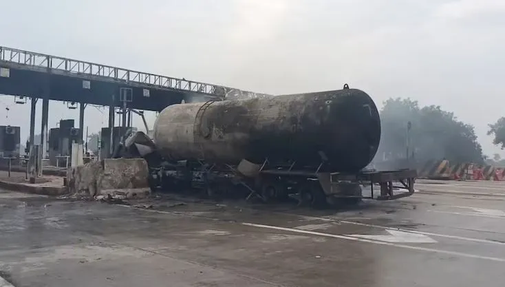 Fatal LPG Tanker Crash Sparks Deadly Inferno At Uttar Pradesh Toll Plaza Claiming Four Lives