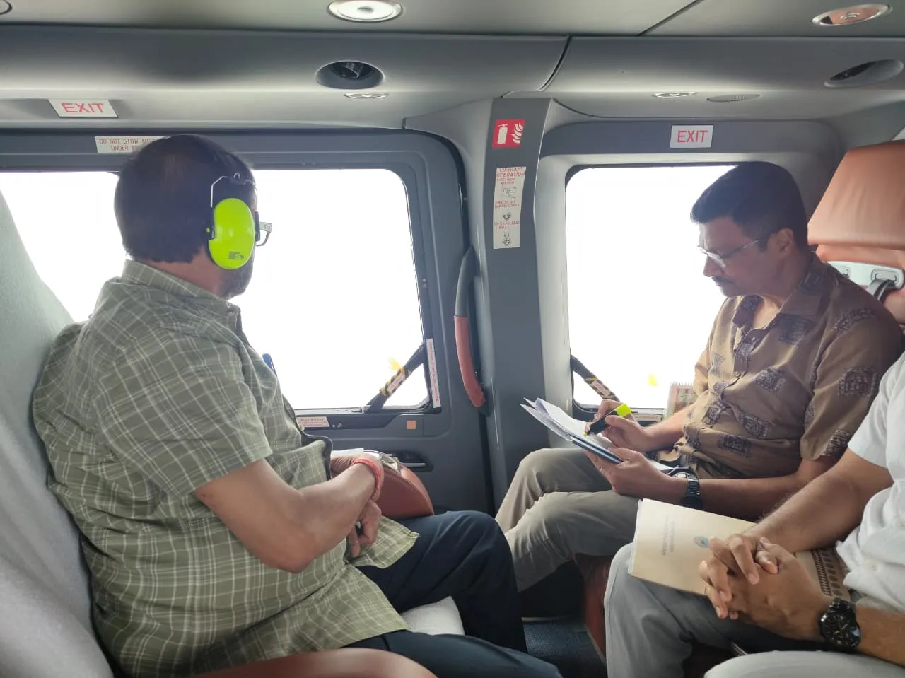 
Odisha floods: Revenue Minister conducts aerial survey 
