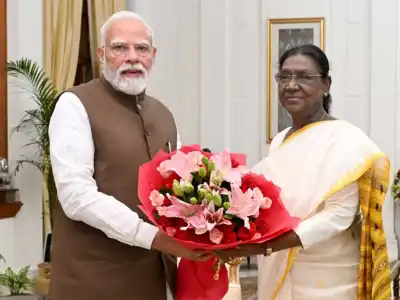 PM Modi calls on President Droupadi Murmu at Rashtrapati Bhavan