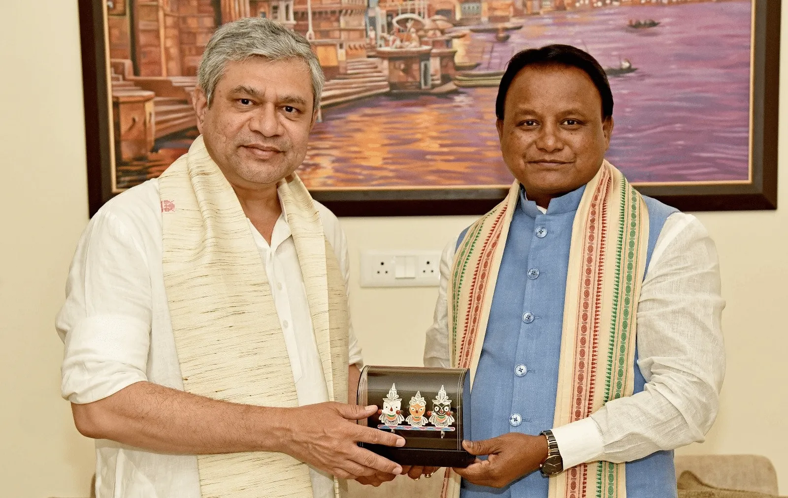 CM Mohan Majhi meets Ashwini Vaishnaw, discusses railway infrastructure boost for Odisha