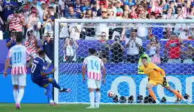 France Edges Past Stubborn Paraguay Defense As Late Mbappe Spot Kick Secures Quarter Final Spot