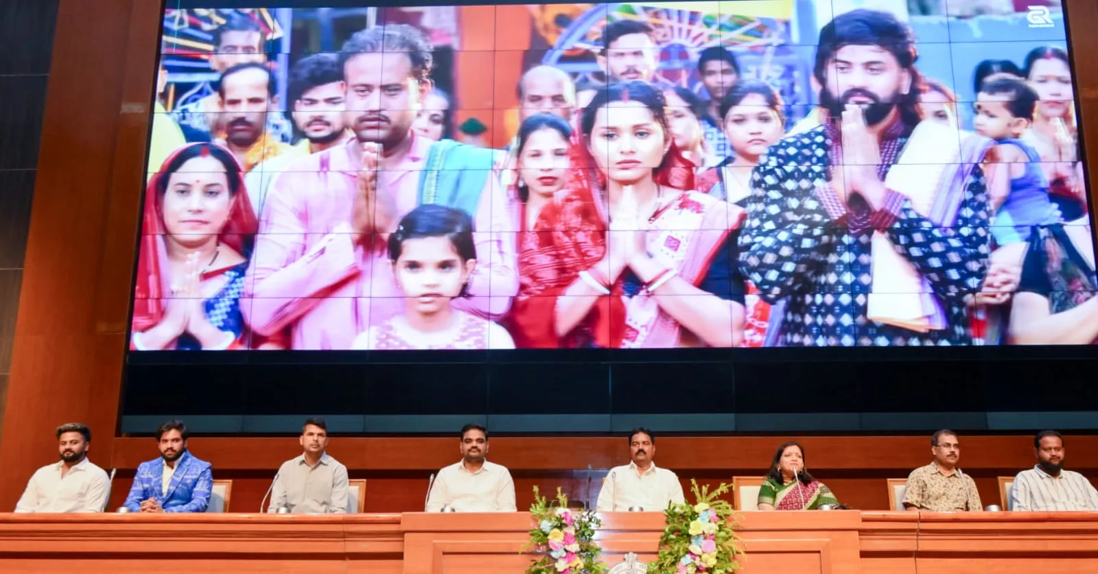Odisha Ministers, IAS officers attend special screening of ‘Mehermunda”, laud weaver community