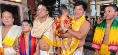 Puri: Youngest Daitapati Shri Ansh begins service during Lord Jagannath's Anasara