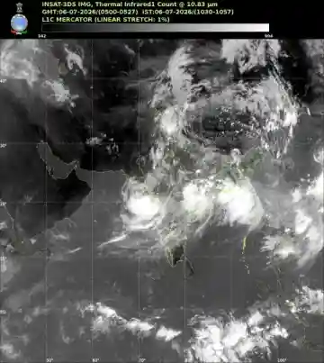 Southwest monsoon revival brings intense downpours and pushes India into an eleven percent surplus