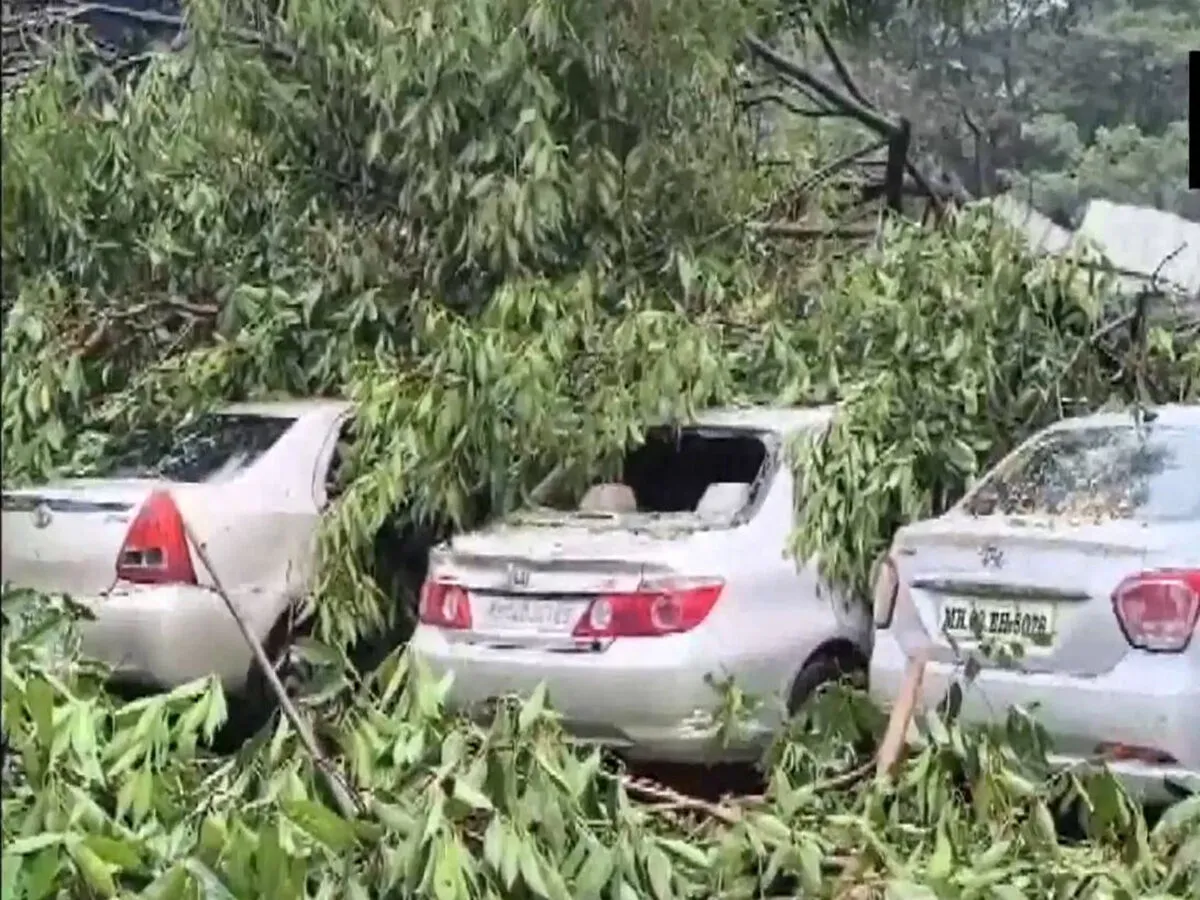 Mumbai: Red Alert sounded as heavy rain kills 7; CM Fadnavis says landslide-prone areas evacuated