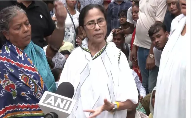 Mamata Banerjee Blames Police for Violence During TMC Protest, Alleges Breakdown of Law and Order