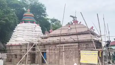 Mahanadi floodwaters recede below Bhattarika Temple boundary; authorities remain on high alert