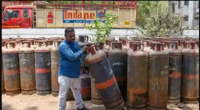19-kg commercial LPG cylinder price dropped by Rs 202 in Delhi, Rs 209 in Kolkata