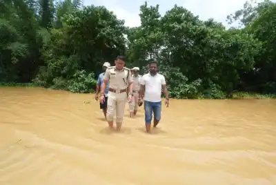 IGP Reviews Flood Relief Operations in Jajpur, Visits Inundated Villages