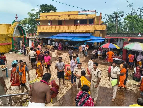 Security Tightened at Puri’s Lokanath Temple as Thousands of Kanwariyas Gather for Shravan Somvar